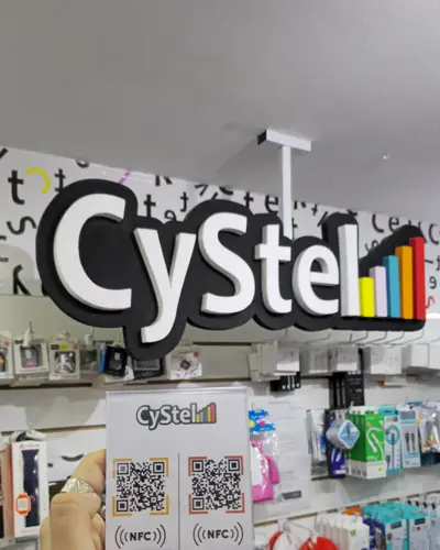Cartel NFC en el mostrador de CyStel