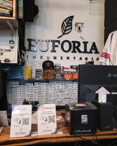 Cartel NFC en el mostrador de Euforia