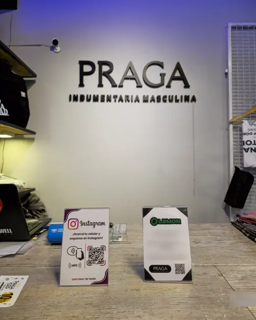 Mostrador de Praga con sus carteles NFC