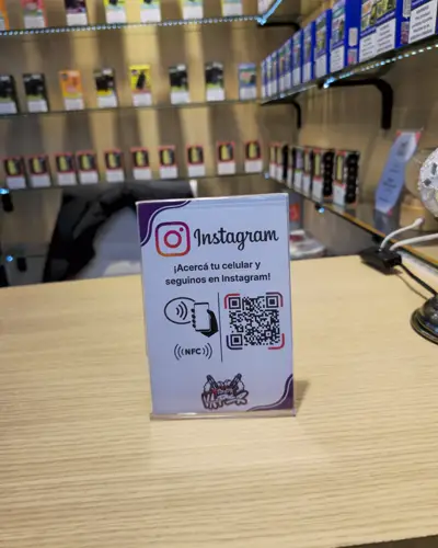 Cartel NFC en el mostrador de Tiendavaperrr
